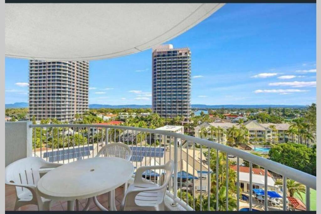 Surfers/Broadbeach Pool View. Free Parking & Wifi Gold Coast Eksteriør bilde