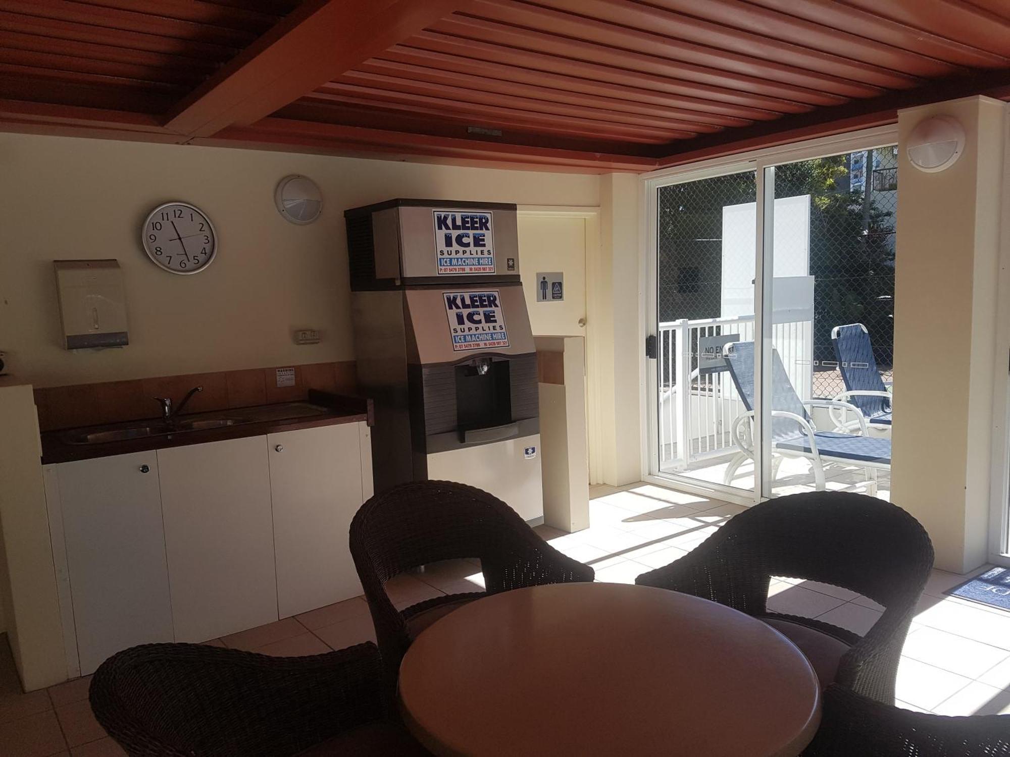 Surfers/Broadbeach Pool View. Free Parking & Wifi Gold Coast Eksteriør bilde